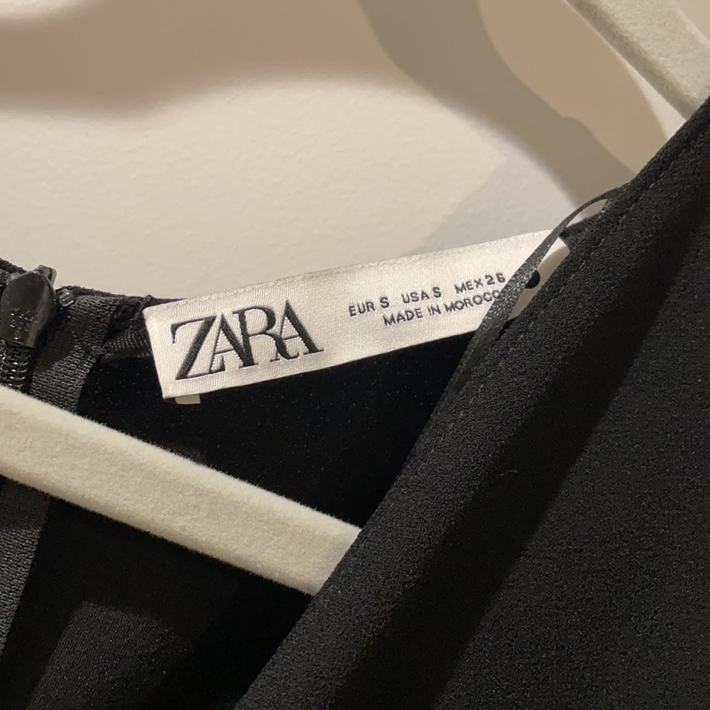 New no tags Asymmetrical Zara Top- Black size S - Picture 2 of 4